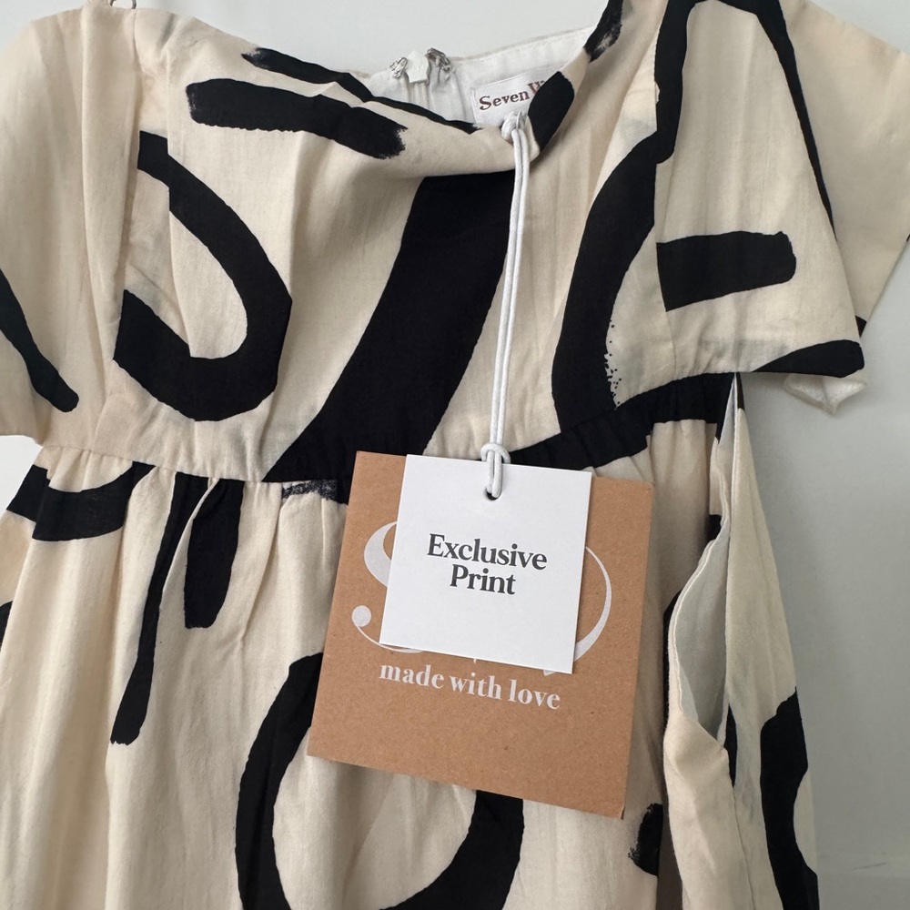 Black and White A-Line Maxi Dress for Resort Wear - Picture 4 of 6